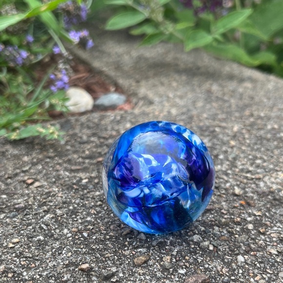 Jonathan Winfisky Art Glass Blue and White Large Marble Paperweight Signed Dated - Picture 1 of 7